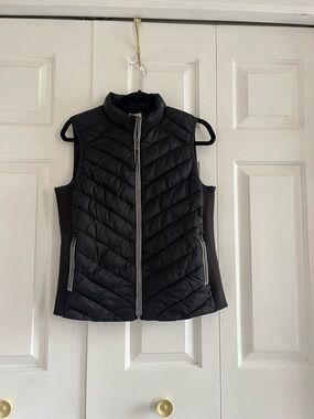 GAP Black Quilted Puffer Vest - Women's Sleeveless Jacket